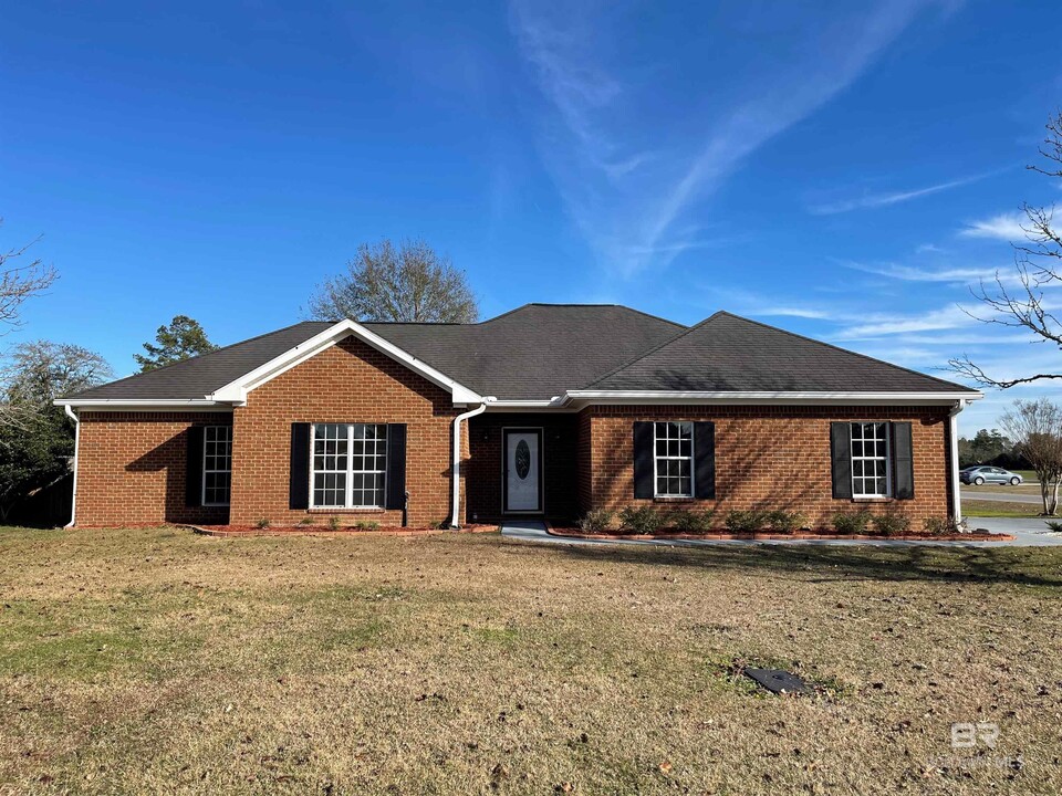 19695 O'Brian Ave in Robertsdale, AL - Building Photo