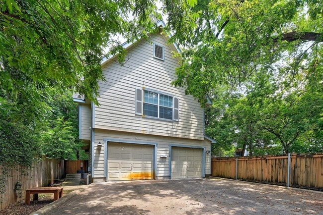 property at 106 E 46th St