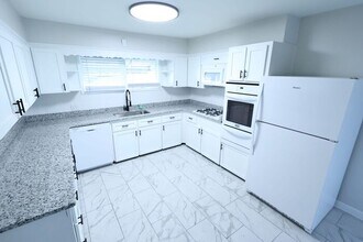 894 Sutherland Ave in Akron, OH - Building Photo - Building Photo