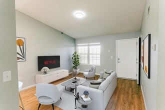 McCarty Place Apartments in Lafayette, IN - Foto de edificio - Building Photo