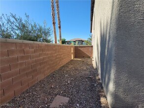 10134 Reflection Brook Ave in Las Vegas, NV - Building Photo - Building Photo