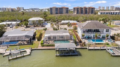 47 Fairview Blvd in Fort Myers Beach, FL - Foto de edificio - Building Photo