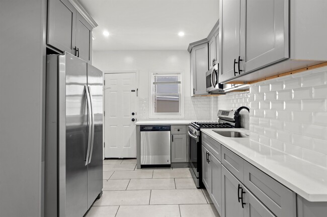 56 Highwood Terrace in Weehawken, NJ - Building Photo - Building Photo