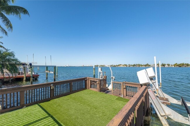 1375 N Biscayne Point Rd in Miami Beach, FL - Building Photo - Building Photo