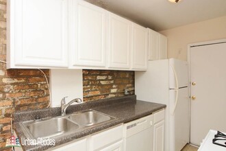 1101 W Barry Ave, Unit J06P in Chicago, IL - Building Photo - Building Photo