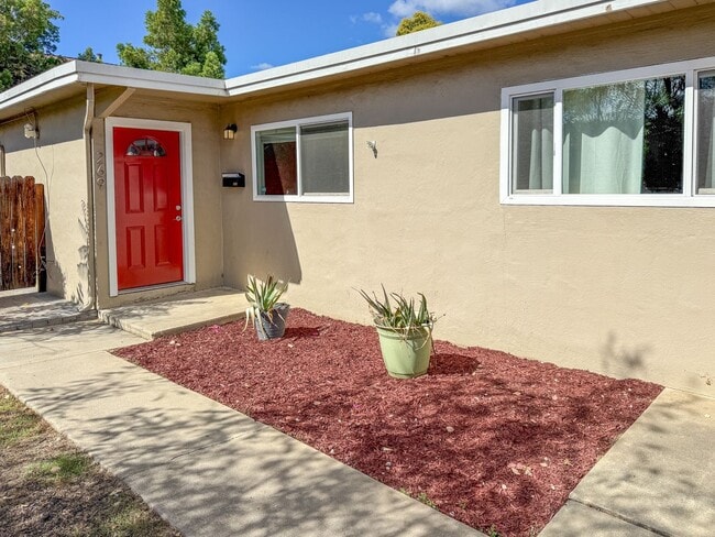 269 N Livermore Ave