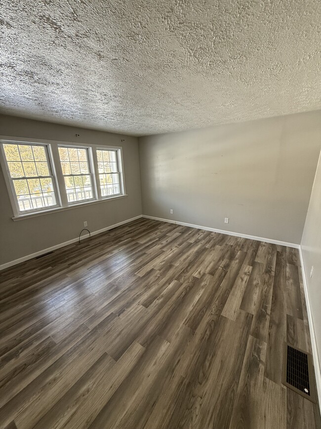 128 W Beechwood Rd, Unit 128 in Bessemer, PA - Foto de edificio - Building Photo