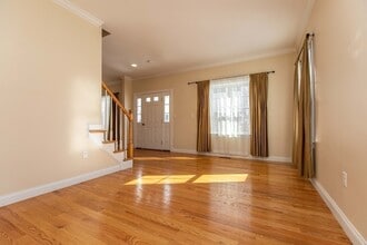 8 Summer Hill Cir in Arlington, MA - Building Photo - Building Photo