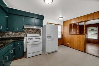 2611 Ellen Ave in Rockford, IL - Building Photo - Building Photo