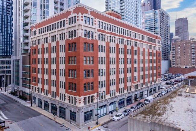 Polk Street Station in Chicago, IL - Foto de edificio - Building Photo