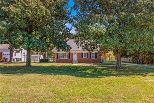 3618 Lewiston Rd in Greensboro, NC - Building Photo