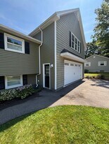 33 Folly Mill Terrace in Seabrook, NH - Building Photo