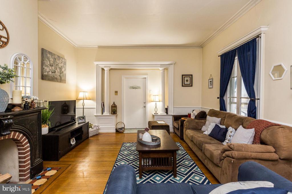 350 Green Ln in Philadelphia, PA - Building Photo