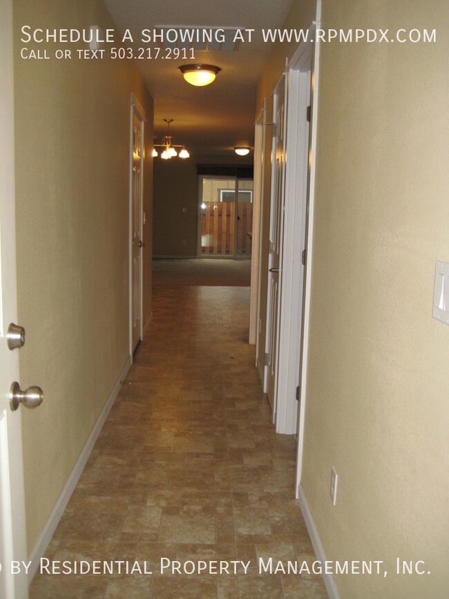 2745 28th Pl in Forest Grove, OR - Foto de edificio - Building Photo