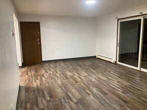 201 1st Ave NE in Mandan, ND - Foto de edificio - Building Photo