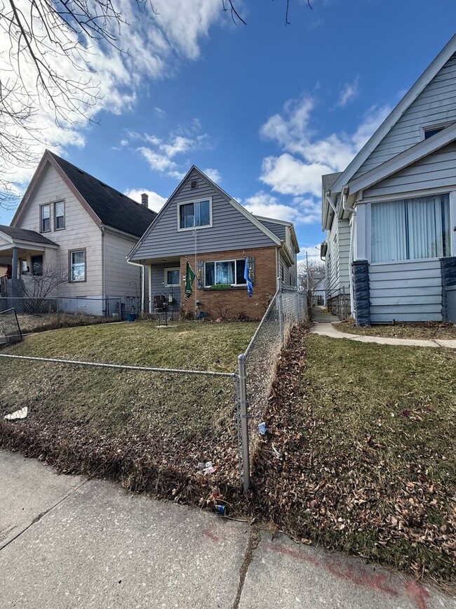 property at 4713-4715-4715 N 35th St