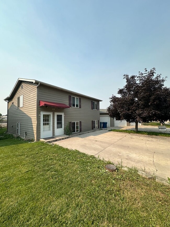 property at 915 Defoe St