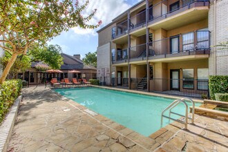 Hidden Ridge Apartments in Irving, TX - Foto de edificio - Building Photo