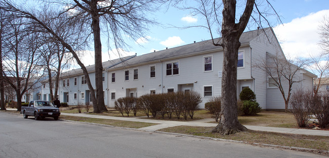 Walnut Row Apartments in Holyoke, MA - Building Photo - Building Photo