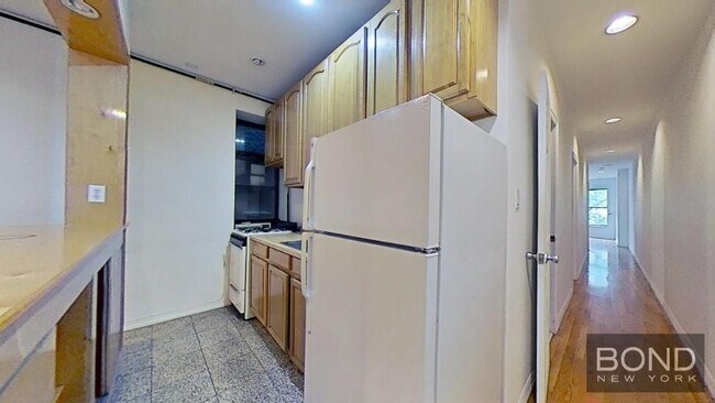 104 2nd Ave in New York, NY - Building Photo - Building Photo