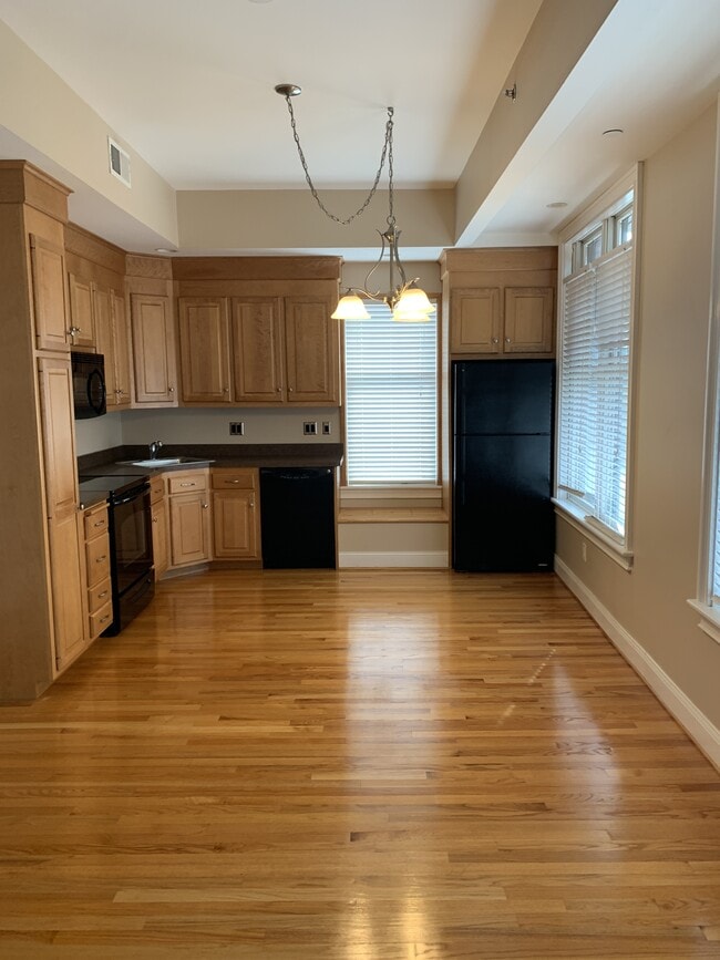 22 Whiting St in Plainville, CT - Building Photo - Building Photo