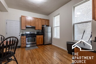 2517 N Ashland Ave, Unit 1 in Chicago, IL - Building Photo - Building Photo