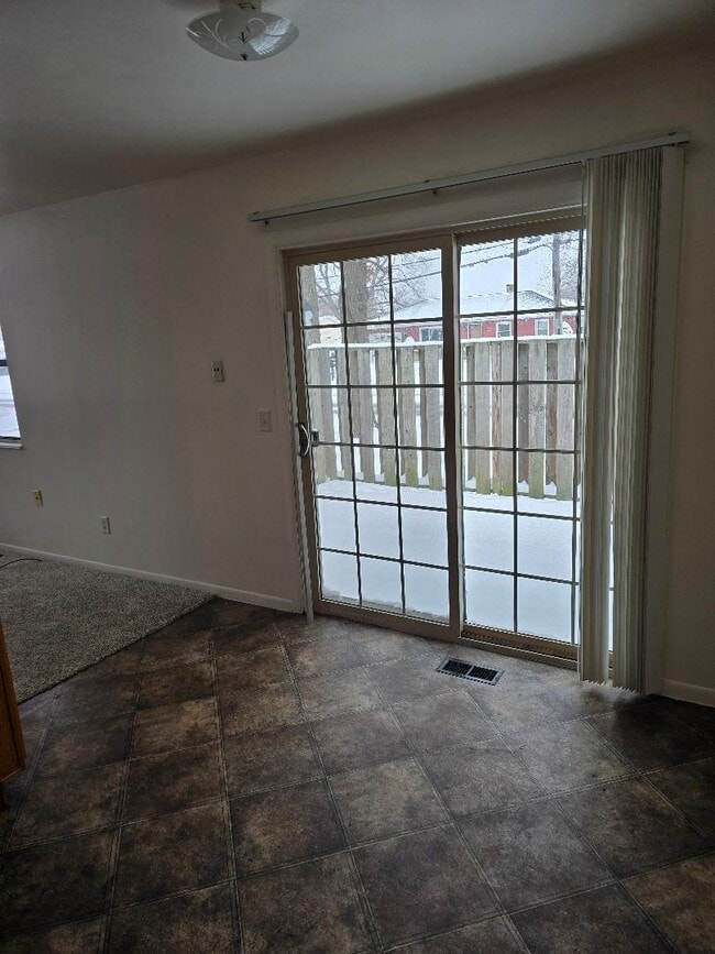 3520 Oak Tree Dr, Unit 3520 Oaktree Dr. in Kalamazoo, MI - Building Photo - Building Photo