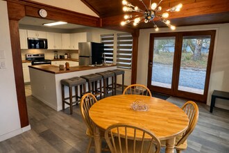 6143 Vista Dr in Blaine, WA - Foto de edificio - Building Photo