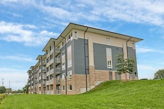 Ridgeway Suites Apartments in Belleville, ON - Building Photo - Building Photo