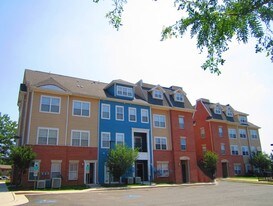 325 S Whiting St in Alexandria, VA - Building Photo