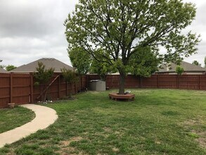 105 Foxtail Ct in Red Oak, TX - Building Photo - Building Photo