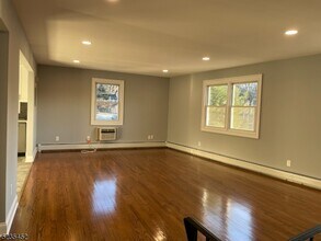 1 Oak Grove Rd in Caldwell, NJ - Building Photo - Building Photo