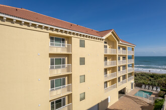 CLARIDGE OCEANFRONT in Indialantic, FL - Foto de edificio - Building Photo