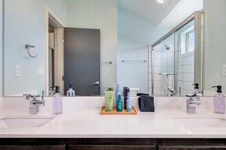 1308 E Marion St in Seattle, WA - Building Photo - Building Photo