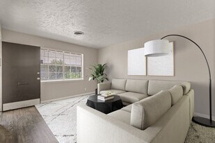 Crossings at Clairemont in Tulsa, OK - Building Photo