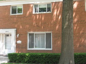 1100 Higgins Rd in Park Ridge, IL - Building Photo