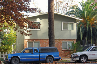 527 T St in Sacramento, CA - Foto de edificio - Building Photo