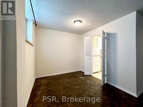 570 Eglinton Ave W in Toronto, ON - Building Photo - Building Photo