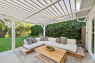 5834 McDonie Ave in Woodland Hills, CA - Building Photo - Building Photo