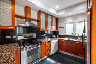 1049 N Winchester Ave, Unit 2 in Chicago, IL - Building Photo - Building Photo