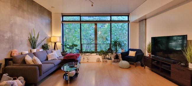 1111 S Grand Ave in Los Angeles, CA - Foto de edificio - Building Photo