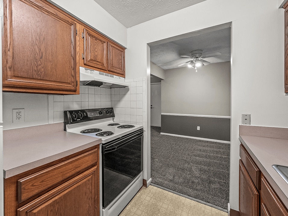 Cedarwood Village Apartments in Akron, OH - Foto de edificio