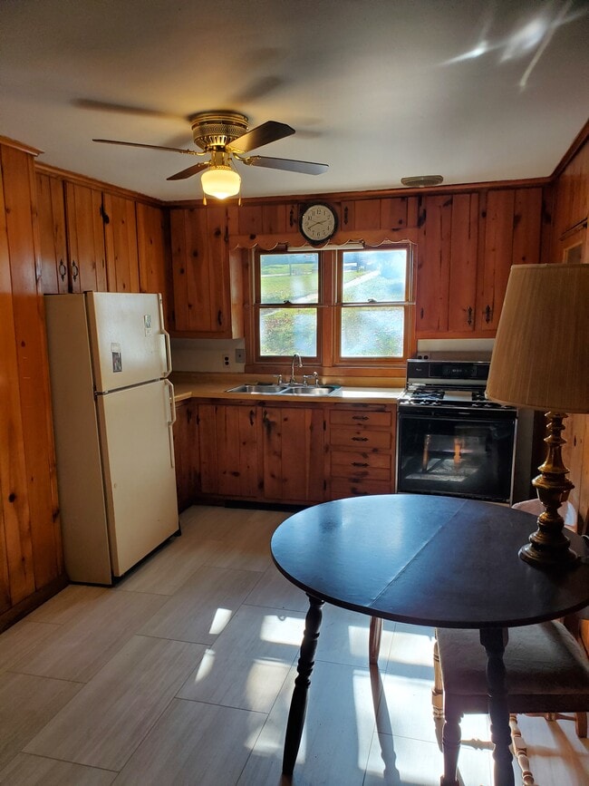 39177 N Jackson Dr in Spring Grove, IL - Foto de edificio - Building Photo