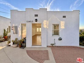 1345 Quintero St in Los Angeles, CA - Building Photo