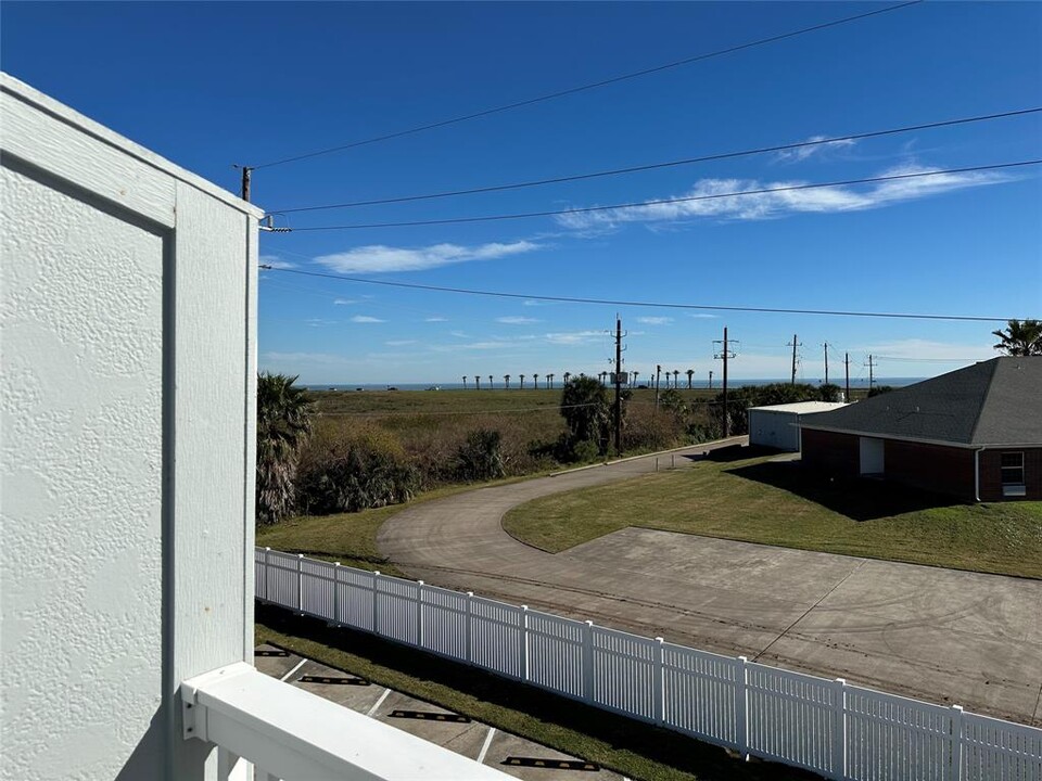 3506 Cove View Cir in Galveston, TX - Foto de edificio