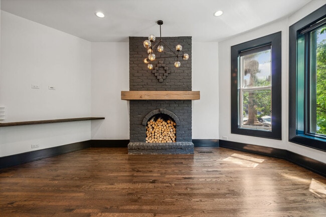3513 N Sheffield Ave, Unit 1 in Chicago, IL - Building Photo - Building Photo
