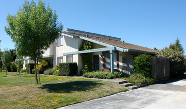 1316-1330 Southwest Blvd in Rohnert Park, CA - Building Photo - Building Photo