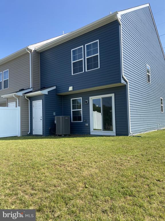 224 Scotch Pine Dr in Bunker Hill, WV - Building Photo - Building Photo