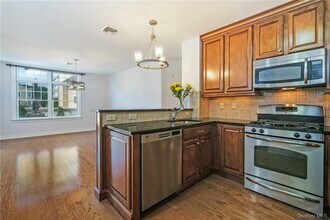 101 Sheldrake Pl in Mamaroneck, NY - Building Photo - Building Photo