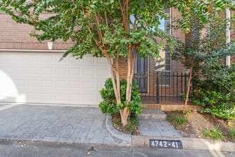 4742 Post Oak Timber Dr in Houston, TX - Building Photo - Building Photo